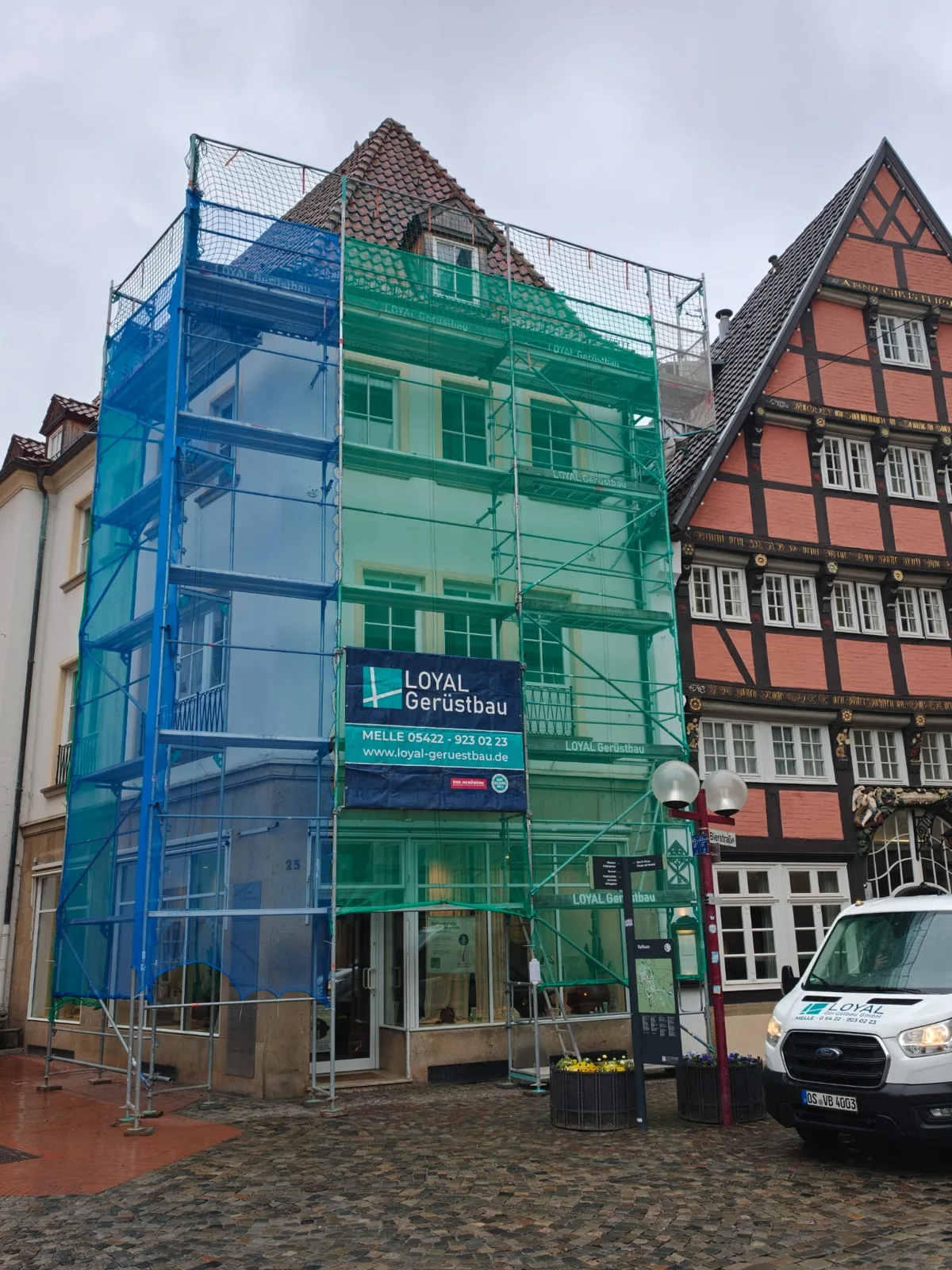 Zwischen Nachbarhäusern. – Historischer Bestand