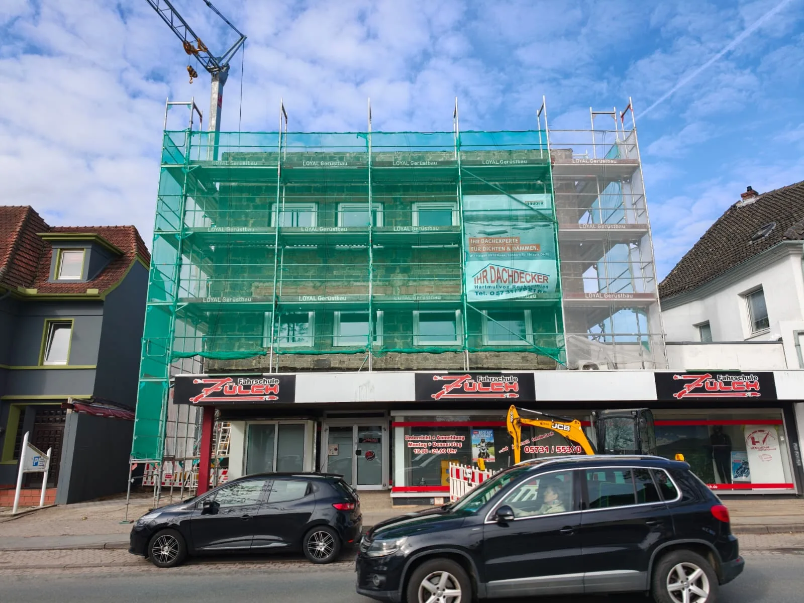 Arbeitsflächen über dem Laden. – Gewerbebau